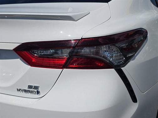 2024 Toyota Camry Hybrid SE