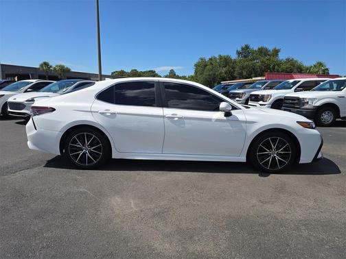 2024 Toyota Camry Hybrid SE
