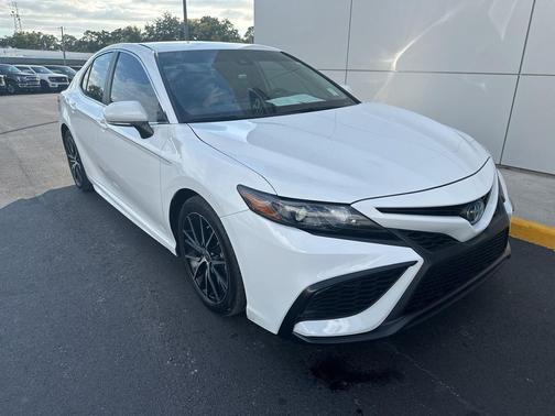 2024 Toyota Camry Hybrid SE