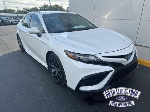 2024 Toyota Camry Hybrid SE