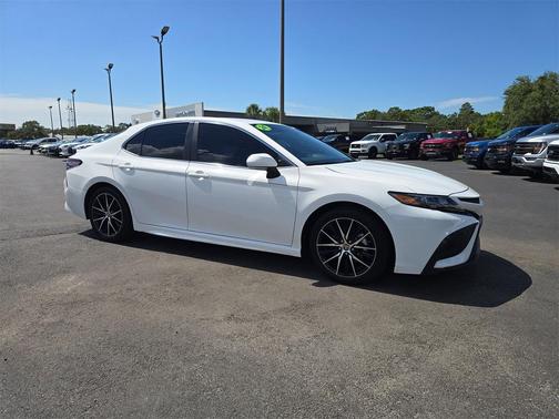 2024 Toyota Camry Hybrid SE