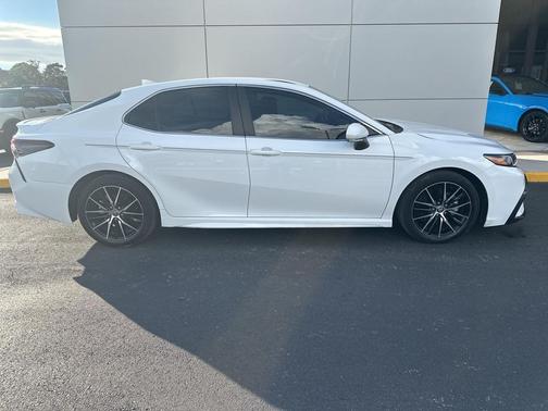 2024 Toyota Camry Hybrid SE