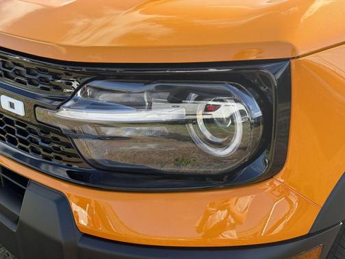 ORANGE FURY METALLIC TRI-COAT 2026 Ford Bronco Sport Outer Banks