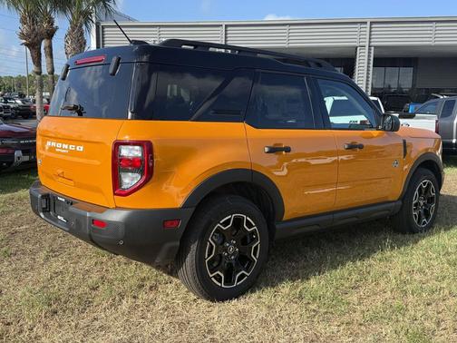 ORANGE FURY METALLIC TRI-COAT 2026 Ford Bronco Sport Outer Banks