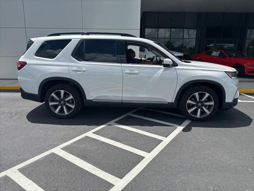2024 Honda Pilot Touring 8-Passenger