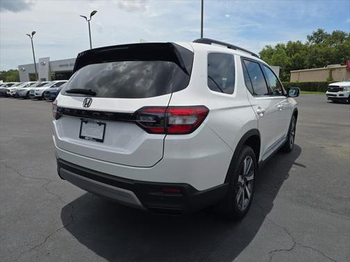 2024 Honda Pilot Touring 8-Passenger