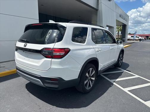 2024 Honda Pilot Touring 8-Passenger