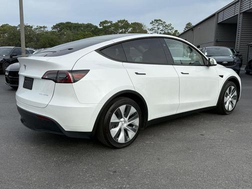 Pearl White Multi-Coat 2024 Tesla Model Y Long Range Dual Motor All-Wheel Drive
