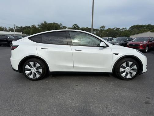 Pearl White Multi-Coat 2024 Tesla Model Y Long Range Dual Motor All-Wheel Drive