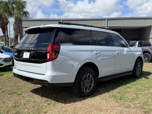 SPACE SILVER METALLIC 2025 Ford Expedition Active