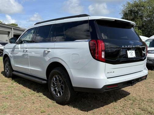 SPACE SILVER METALLIC 2025 Ford Expedition Active