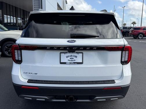STAR WHITE MET TRI-COAT 2026 Ford Explorer Active w/200A Pkg