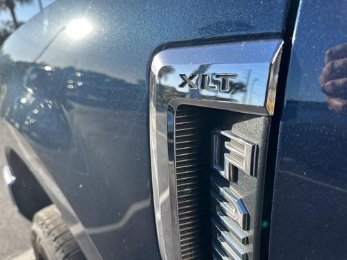 Blue Jeans Metallic 2018 Ford F-250 XLT