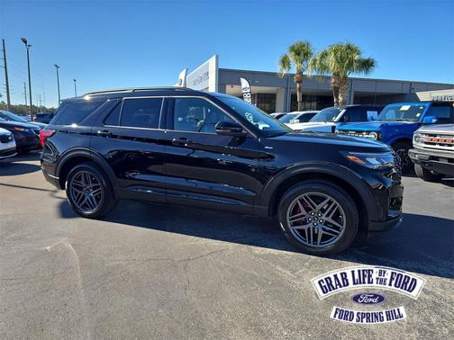2025 Ford Explorer ST-Line