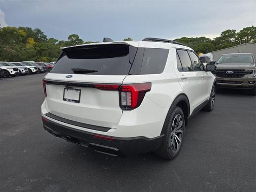 2025 Ford Explorer ST-Line