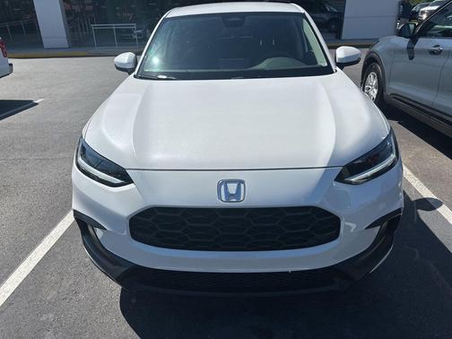 Platinum White Pearl 2025 Honda HR-V LX