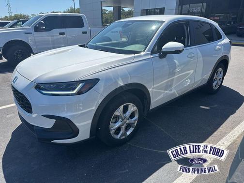 Platinum White Pearl 2025 Honda HR-V LX