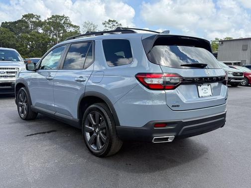 Lunar Silver Metallic 2023 Honda Pilot AWD Sport