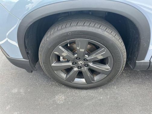 Lunar Silver Metallic 2023 Honda Pilot AWD Sport