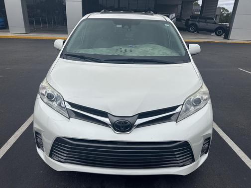 2019 Toyota Sienna XLE