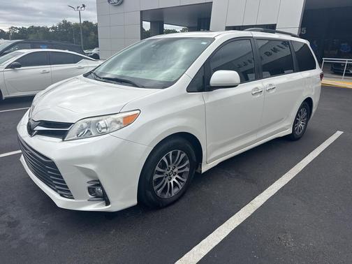2019 Toyota Sienna XLE
