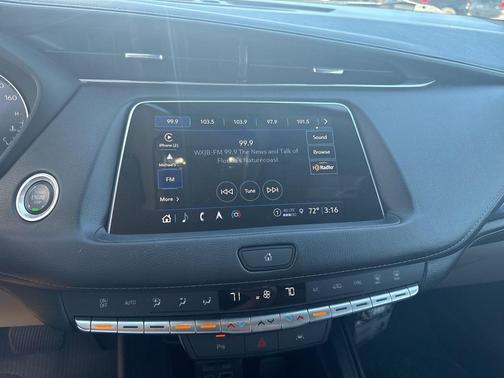 2022 Cadillac XT4 Luxury