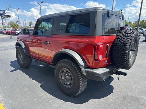 HOT PEPPER RED MET TINT CC 2024 Ford Bronco Black Diamond