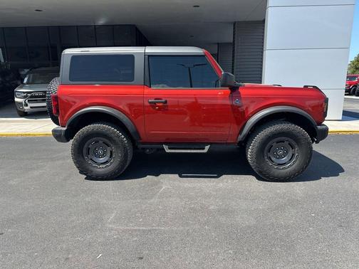 HOT PEPPER RED MET TINT CC 2024 Ford Bronco Black Diamond