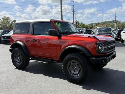 HOT PEPPER RED MET TINT CC 2024 Ford Bronco Black Diamond