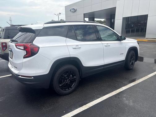 Summit White 2022 GMC Terrain AWD AT4