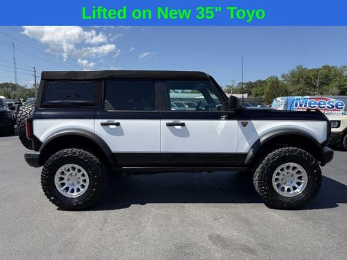 SHADOW BLACK 2023 Ford Bronco Badlands