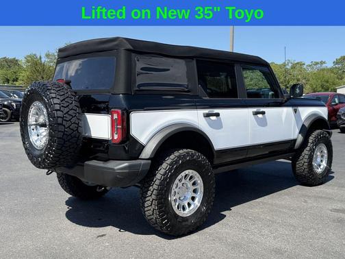 SHADOW BLACK 2023 Ford Bronco Badlands