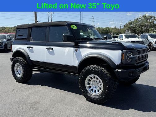 SHADOW BLACK 2023 Ford Bronco Badlands