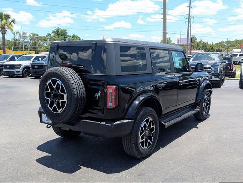 SHADOW BLACK 2026 Ford Bronco Outer Banks