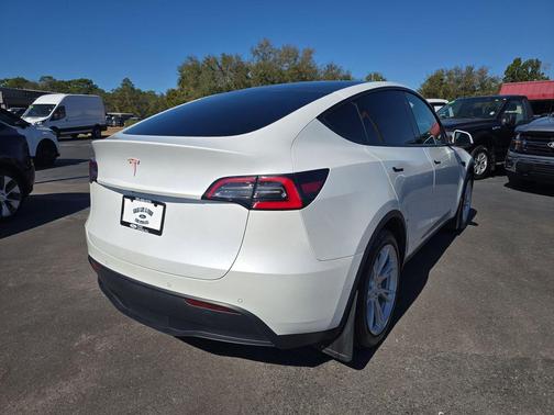 2021 Tesla Model Y Standard Range Rear-Wheel Drive