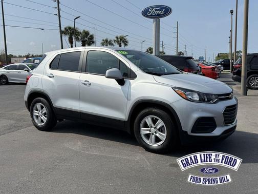 Silver Ice Metallic 2022 Chevrolet Trax LS