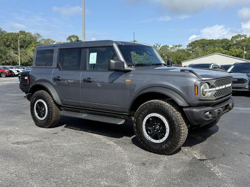 CARBONIZED GRAY METALLIC 2026 Ford Bronco Badlands