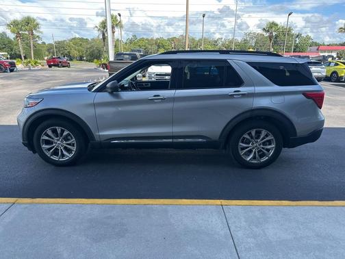 ICONIC SILVER METALLIC 2023 Ford Explorer XLT