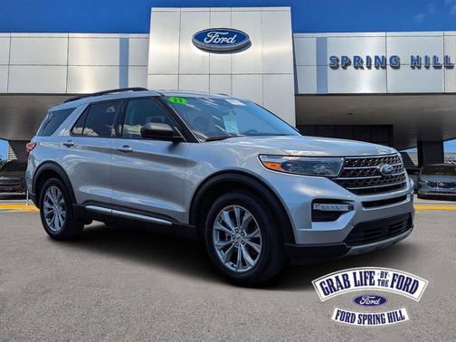 ICONIC SILVER METALLIC 2023 Ford Explorer XLT
