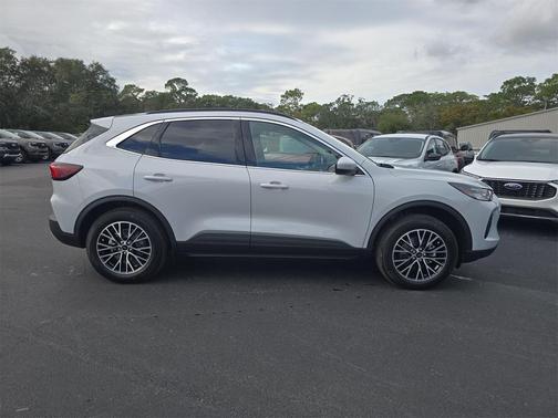 2026 Ford Escape PHEV SE