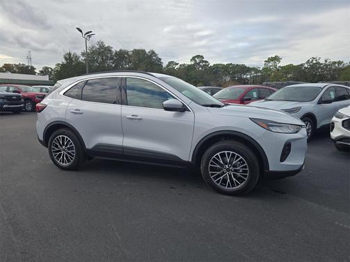 2026 Ford Escape PHEV SE