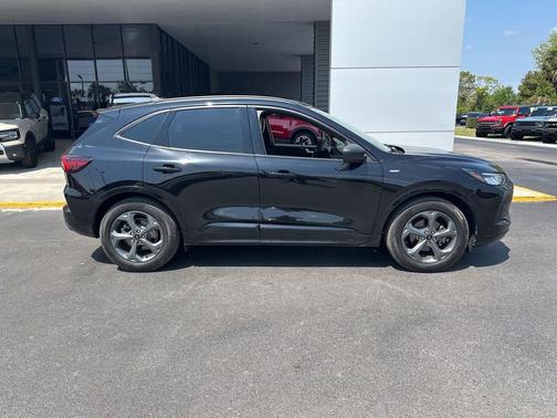 AGATE BLACK METALLIC 2024 Ford Escape ST-Line