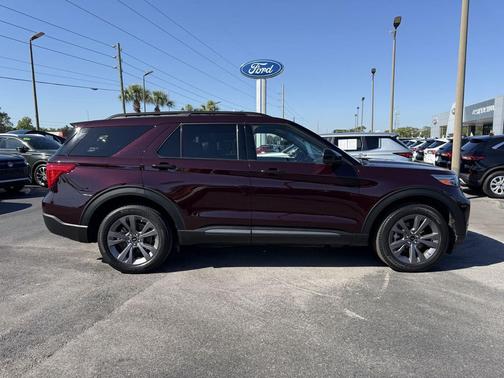 JEWEL RED MET TINTED CC 2022 Ford Explorer XLT