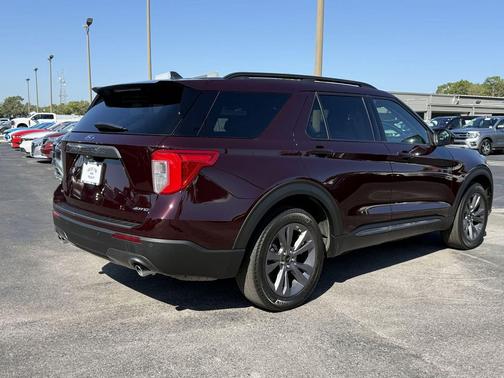 JEWEL RED MET TINTED CC 2022 Ford Explorer XLT