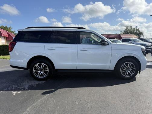 STAR WHITE MET TRI-COAT 2025 Ford Expedition Active