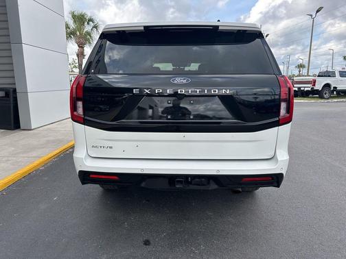 STAR WHITE MET TRI-COAT 2025 Ford Expedition Active