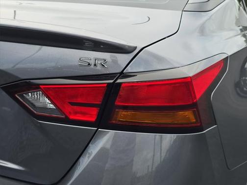 2021 Nissan Altima SR FWD