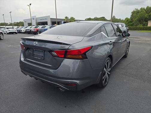 2021 Nissan Altima SR FWD