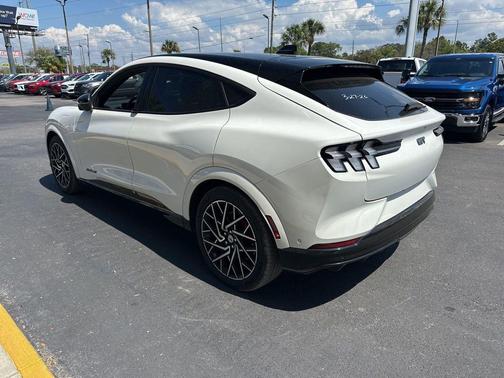 STAR WHITE MET TRI-COAT 2023 Ford Mustang Mach-E GT
