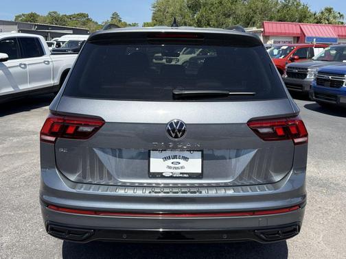 Platinum Gray Metallic 2024 Volkswagen Tiguan 2.0T SE R-Line Black